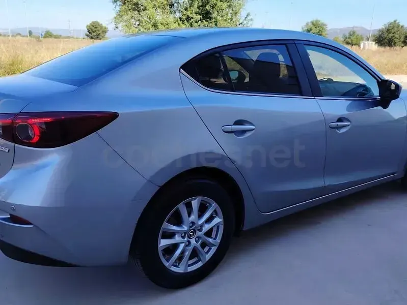 Usado Mazda 3 105 CV (77 kW) 2017 Gris / plata Berlina