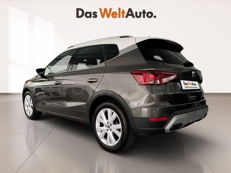 Usado Seat Arona Xperience 115 CV (84 kW) 2025 Gris / plata SUV