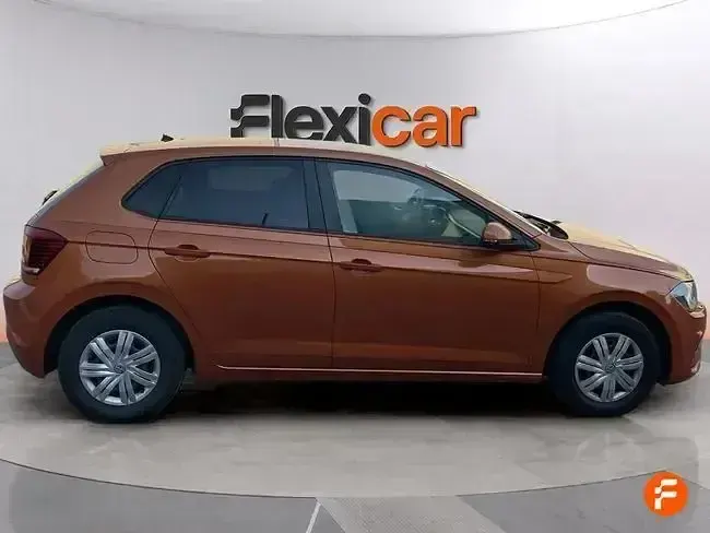 Usado VW Polo Advance 75 CV (55 kW) 2018 Naranja Utilitario