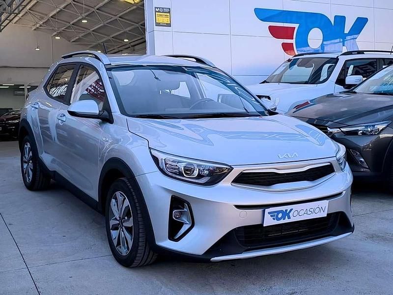 Usado Kia Stonic 84 CV (61 kW) 2022 Gris SUV