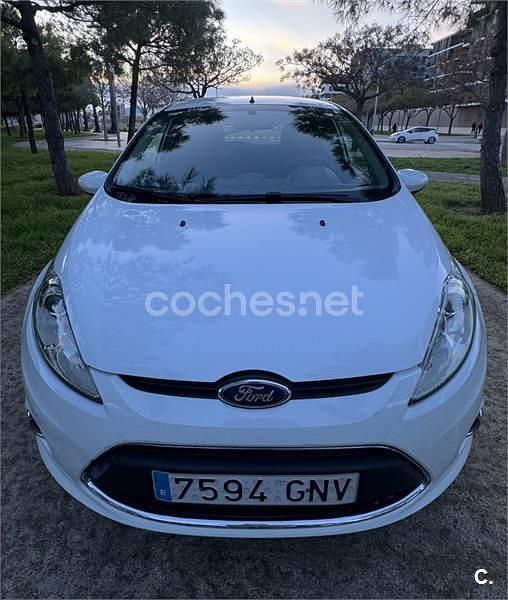 Usado Ford Fiesta Titanium 90 CV (66 kW) 2009 Blanco Utilitario