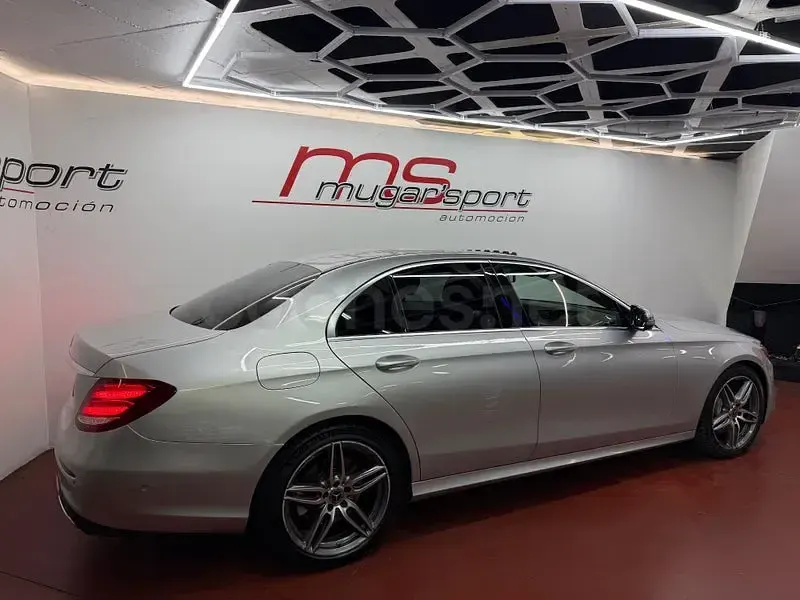 Usado Mercedes E350 286 CV (210 kW) 2018 Gris / plata Berlina