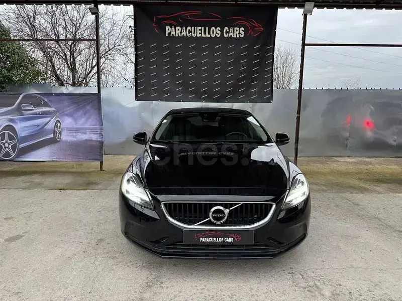 Usado Volvo V40 R-Design Momentum 120 CV (88 kW) 2019 Negro Berlina