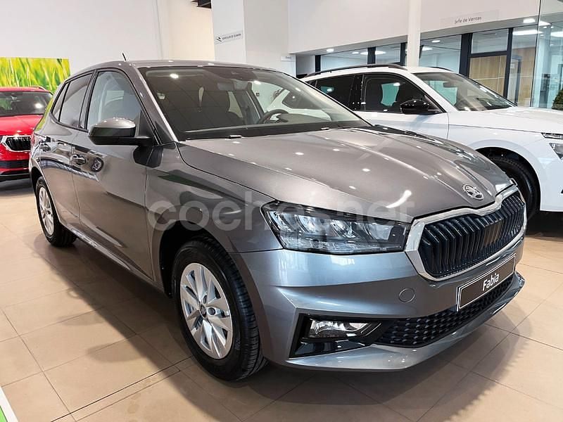 Gris / plata Nuevo 2025 Skoda Fabia Selection Berlina | 20.900 € (Un poco caro) - Imagen 1/4