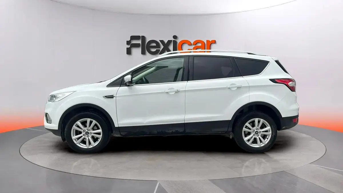 Usado Ford Kuga Trend 120 CV (88 kW) 2019 Blanco SUV