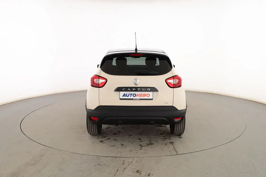 Usado Renault Captur Zen 90 CV (66 kW) 2016 Beige SUV