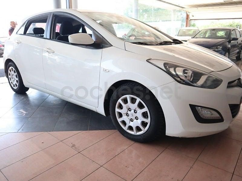 Usado Hyundai i30 Base 90 CV (66 kW) 2015 Blanco Berlina