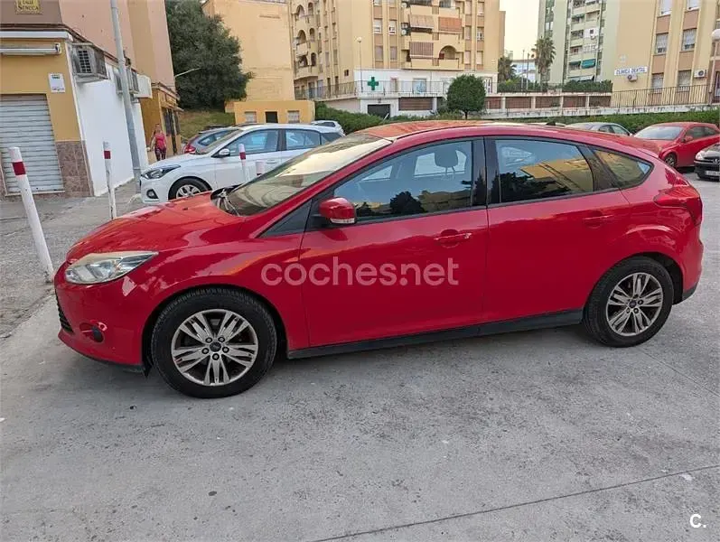 Usado Ford Focus Trend 115 CV (84 kW) 2012 Rojo Berlina