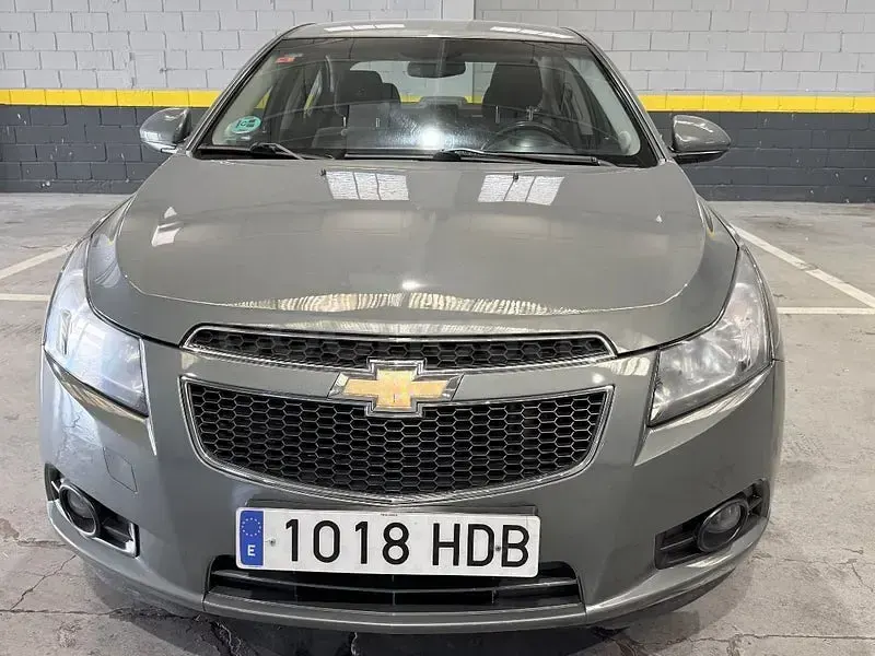 Usado Chevrolet Cruze LS 124 CV (91 kW) 2011 Gris / plata Berlina