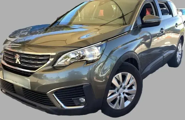 Usado Peugeot 5008 Active 131 CV (96 kW) 2018 Gris SUV