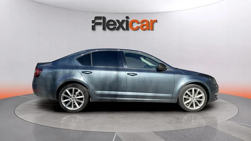 Usado Skoda Octavia Ambition 150 HP (110 kW) 2020 Preto Citadino