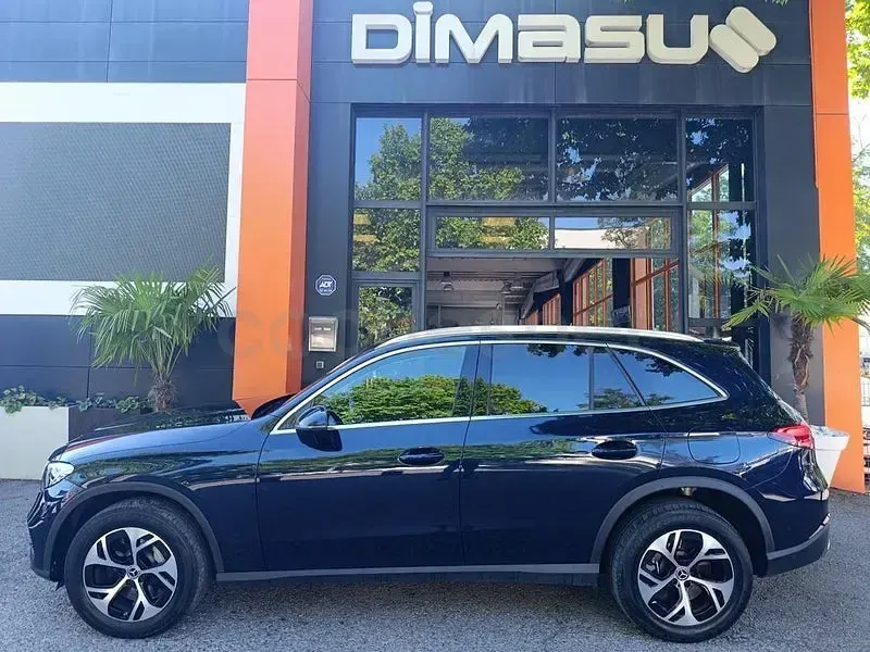 Usado Mercedes GLC300e 333 CV (244 kW) 2023 Azul SUV