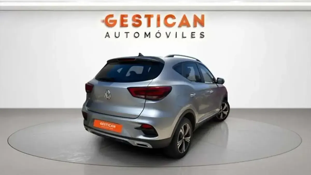 Usado MG ZS Comfort 111 CV (81 kW) 2023 Rojo SUV