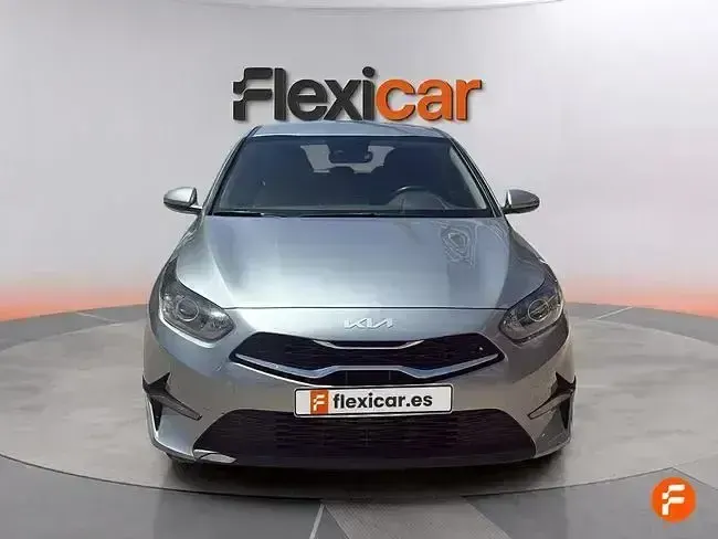 Usado Kia Ceed 136 CV (100 kW) 2023 Gris Utilitario