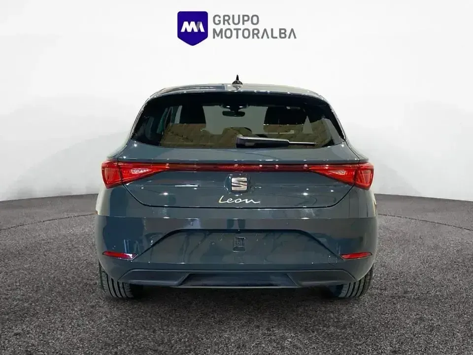 Usado Seat Leon Style 116 CV (85 kW) 2025 Gris Berlina