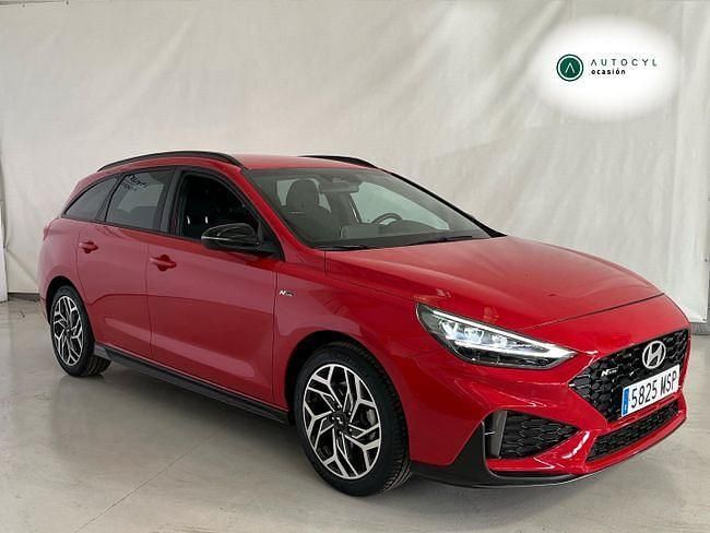 Usado Hyundai i30 N Line 100 CV (73 kW) 2024 Rojo Familiar