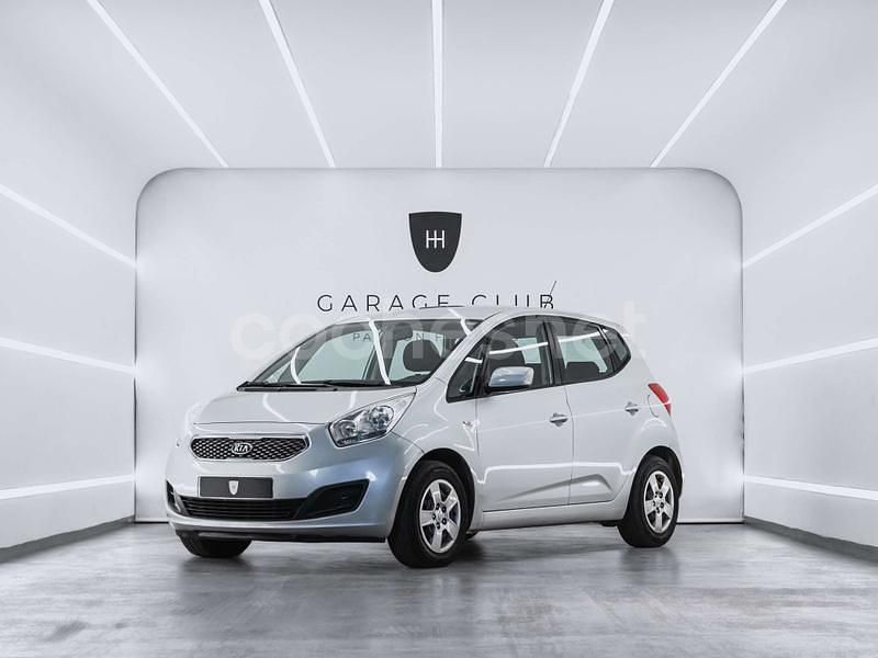 Gris / plata Usado 2010 Kia Venga Utilitario | 7299 € - Imagen 1/4