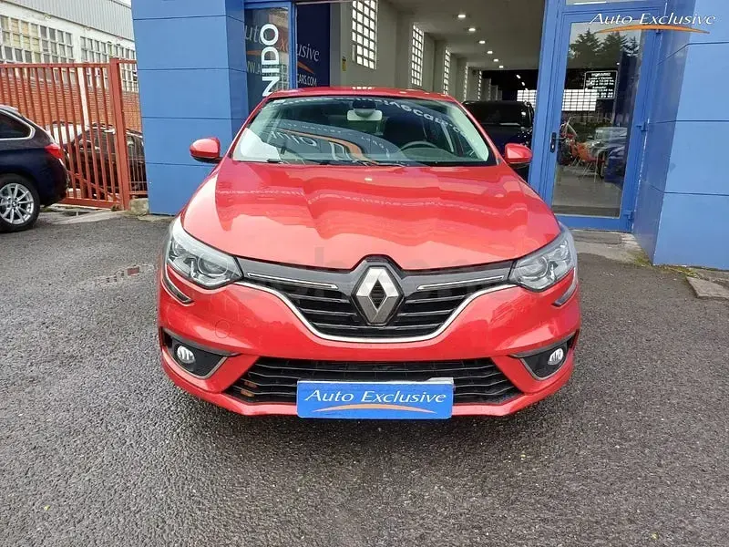 Usado Renault Mégane Intens 100 CV (73 kW) 2016 Rojo Berlina