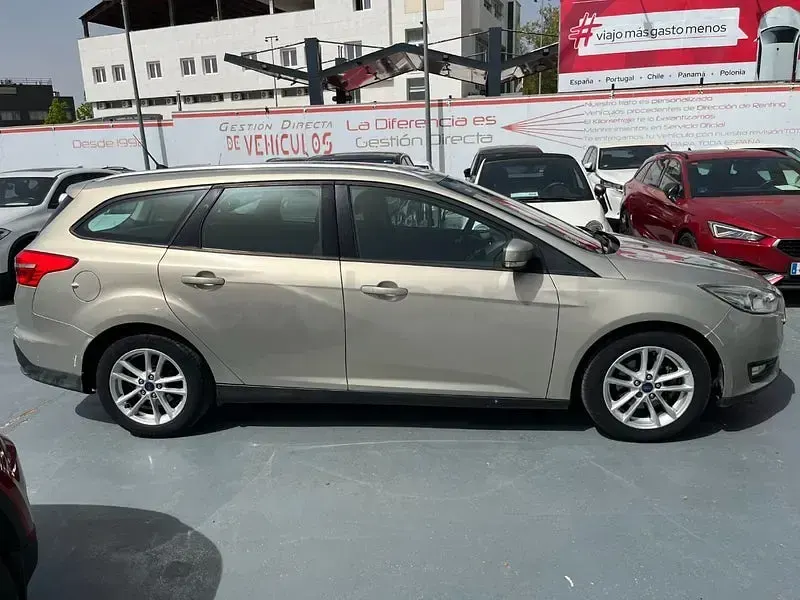 Usado Ford Focus Trend 115 CV (84 kW) 2014 Marrón Familiar