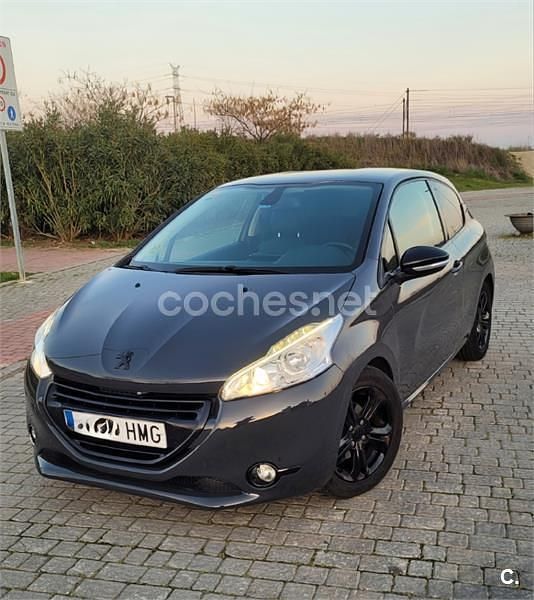 Usado Peugeot 208 Allure 92 CV (67 kW) 2012 Gris / plata Utilitario