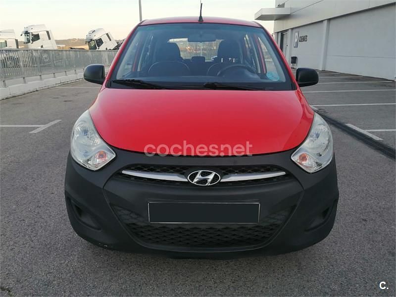 Usado Hyundai i10 Comfort 69 CV (50 kW) 2014 Rojo Utilitario