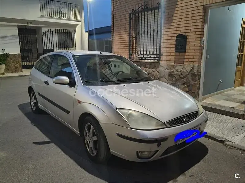 Usado Ford Focus Trend 115 CV (84 kW) 2002 Gris / plata Berlina