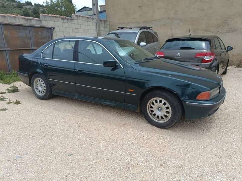 Verde Usado 2002 BMW 525 Berlina | 3500 € (Buen precio) - Imagen 1/4