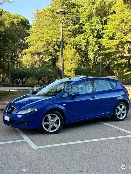 Usado Seat Leon Sport 140 CV (102 kW) 2005 Azul Utilitario