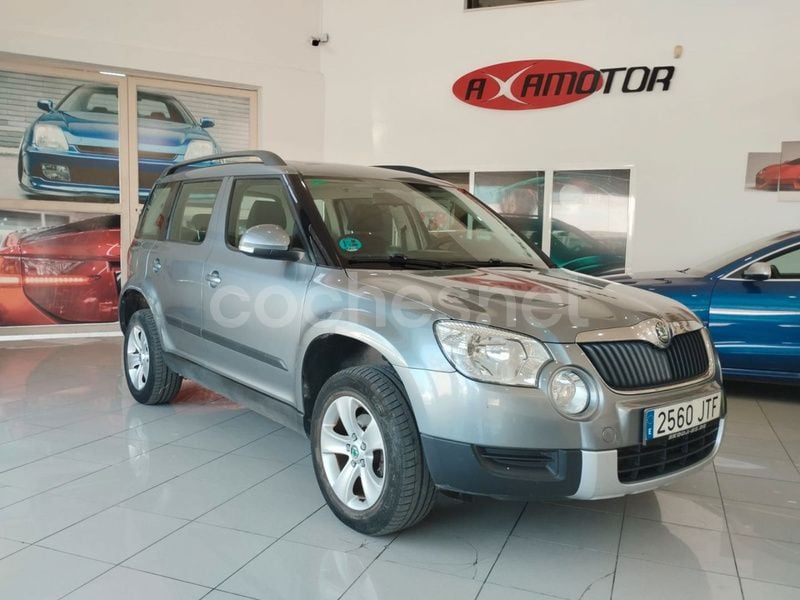 Gris / plata Usado 2016 Skoda Yeti Style SUV | 5999 € - Imagen 1/4