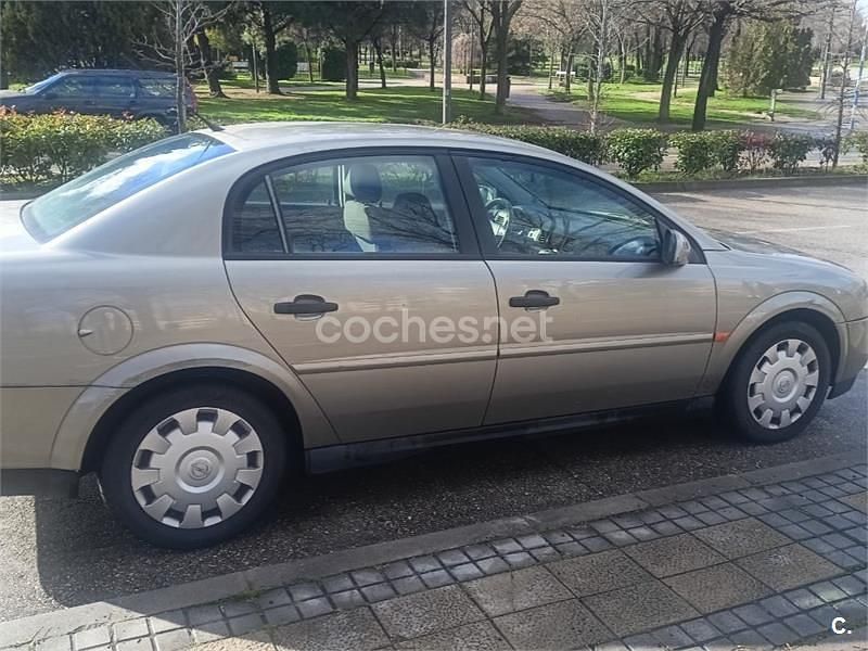 Usado Opel Vectra Comfort 100 CV (73 kW) 2002 Naranja Berlina