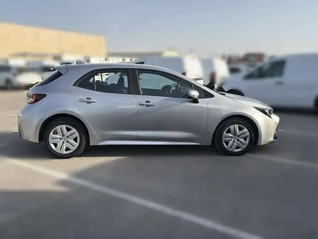 Usado Toyota Corolla Business Edition 98 CV (72 kW) 2023 Gris SUV