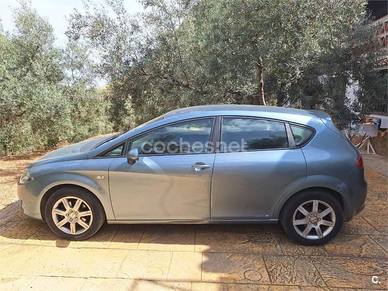 Usado Seat Leon Stylance 105 CV (77 kW) 2006 Azul Utilitario