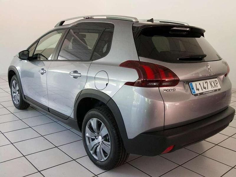 Usado Peugeot 2008 Signature Sky 99 CV (72 kW) 2019 Gris SUV