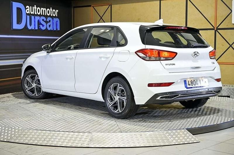 Usado Hyundai i30 116 CV (85 kW) 2021 Blanco Utilitario