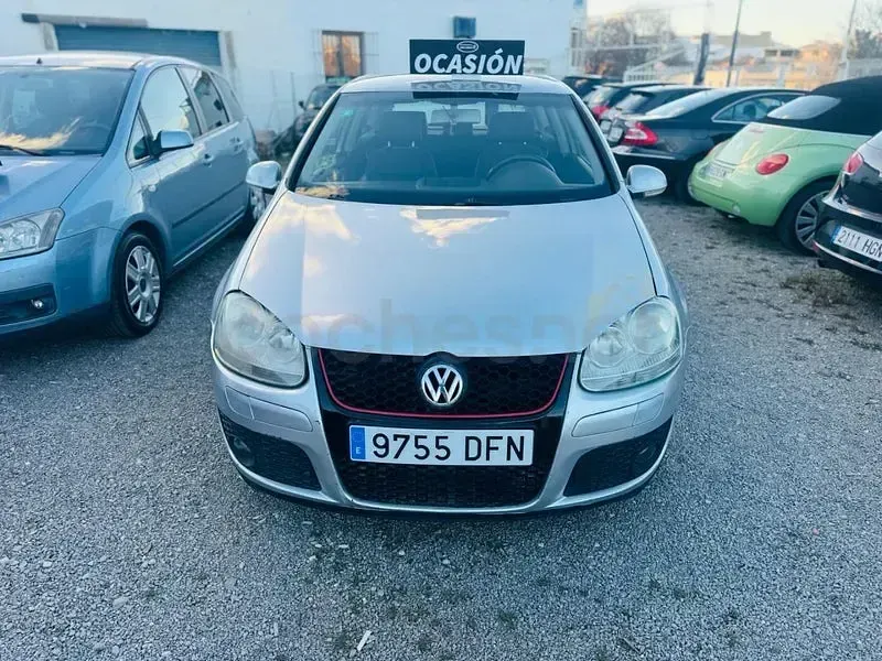 Usado VW Golf IV Highline 105 CV (77 kW) 2005 Gris / plata Berlina