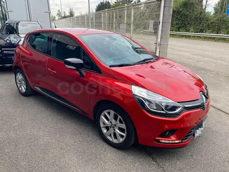 Usado Renault Clio IV LIMITED 90 CV (66 kW) 2018 Granate Berlina