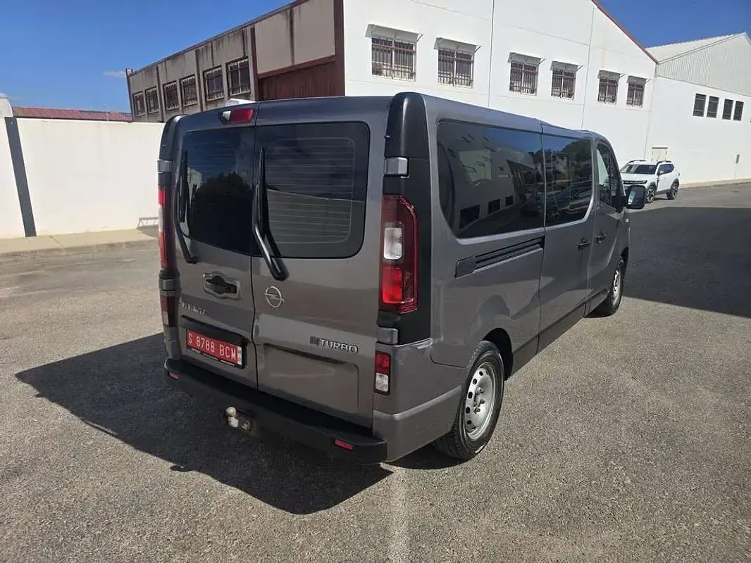 Usado Opel Vivaro S 120 CV (88 kW) 2015 Gris Monovolumen