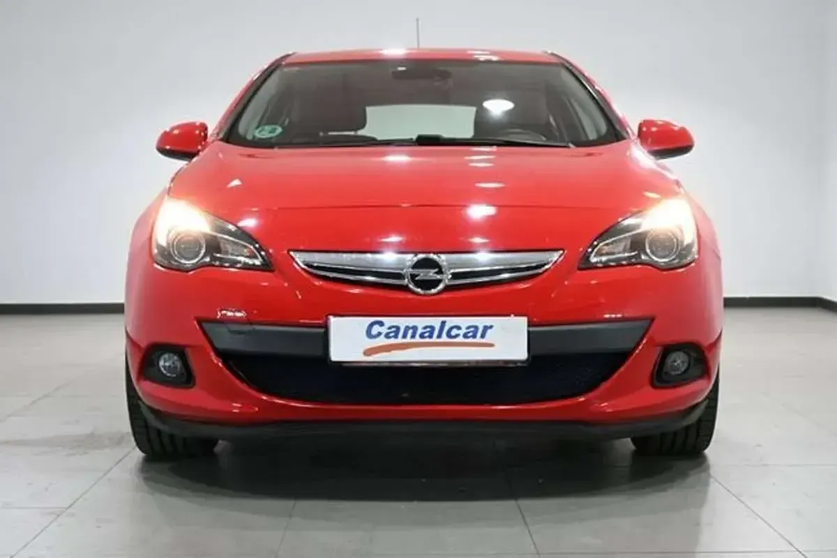 Usado Opel Astra GTC Selective 139 CV (102 kW) 2015 Rojo Berlina