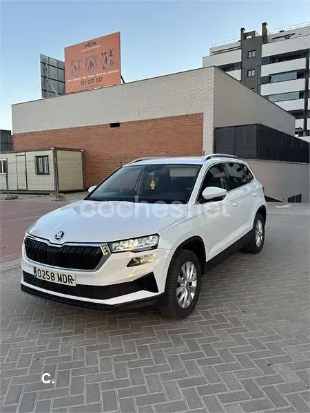 Usado Skoda Karoq SportLine 150 CV (110 kW) 2023 Blanco SUV