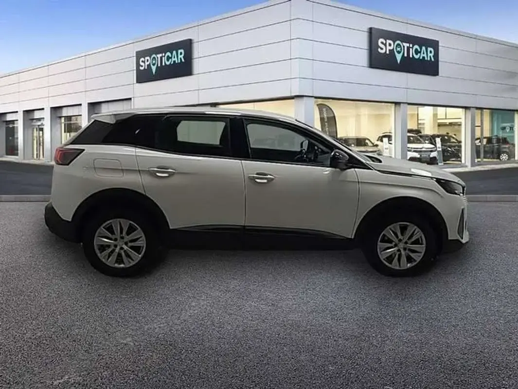 Usado Peugeot 3008 Active 131 CV (96 kW) 2022 Blanco SUV
