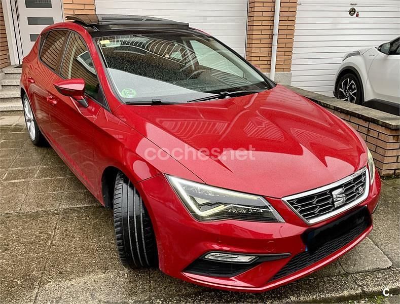 Usado Seat Leon FR 125 CV (91 kW) 2018 Granate Berlina