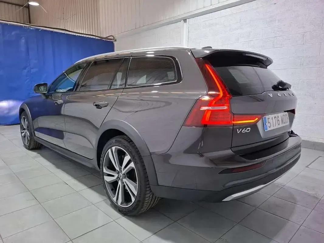 Usado Volvo V60 CC Core 197 CV (144 kW) 2022 Marrón Familiar