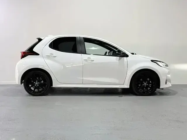 Usado Toyota Yaris Style 116 CV (85 kW) 2021 Blanco Utilitario