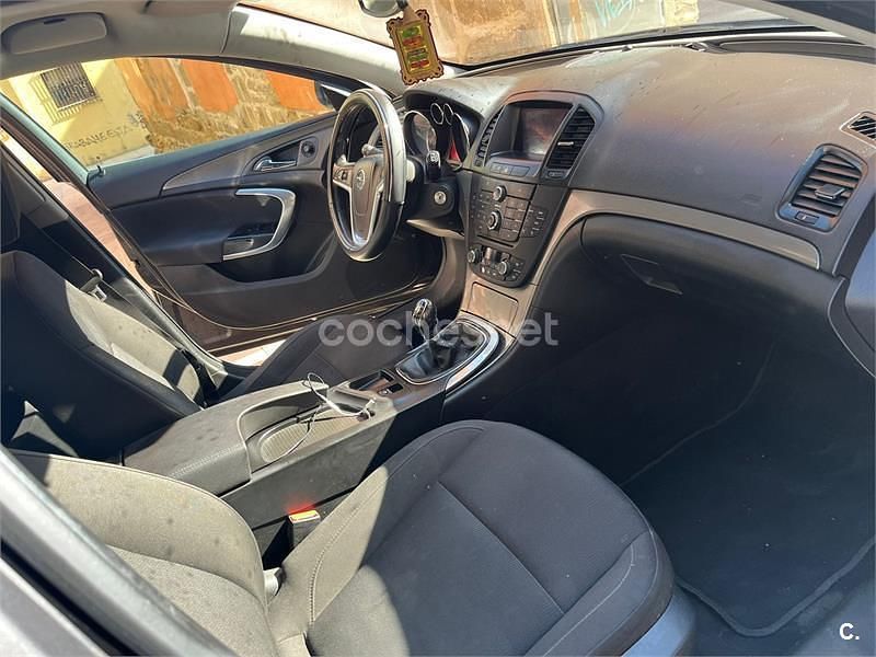 Usado Opel Insignia Essentia 130 CV (95 kW) 2011 Gris / plata Berlina