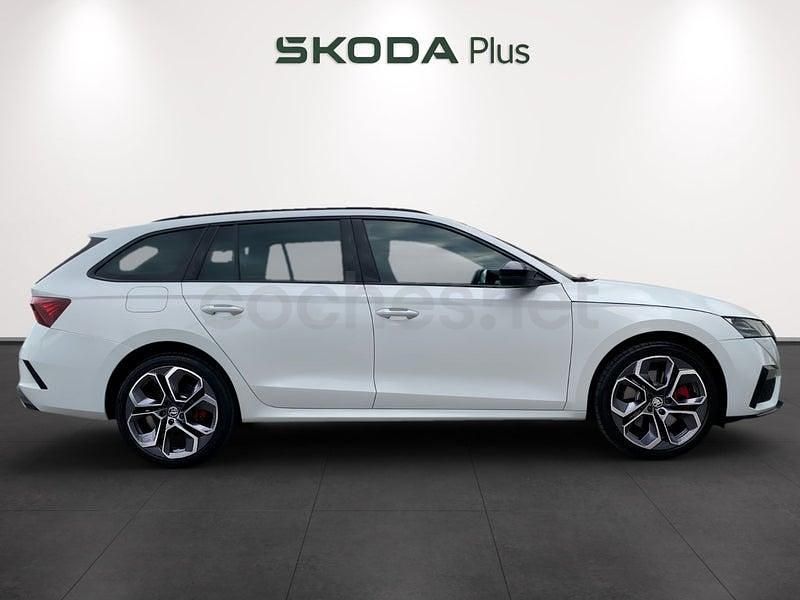 Usado Skoda Octavia SportLine 150 CV (110 kW) 2024 Blanco Familiar