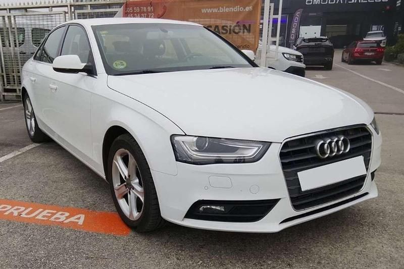 Usado Audi A4 144 CV (105 kW) 2013 Blanco Familiar