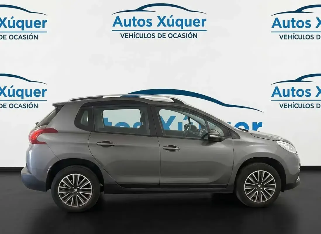 Usado Peugeot 2008 Signature Sky 99 CV (72 kW) 2019 Gris SUV