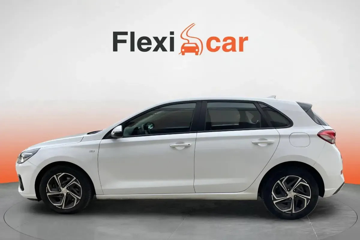 Usado Hyundai i30 136 CV (100 kW) 2022 Blanco Berlina