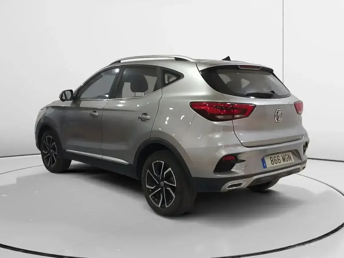 Usado MG ZS Luxury 111 HP (81 kW) 2023 Cinzento SUV