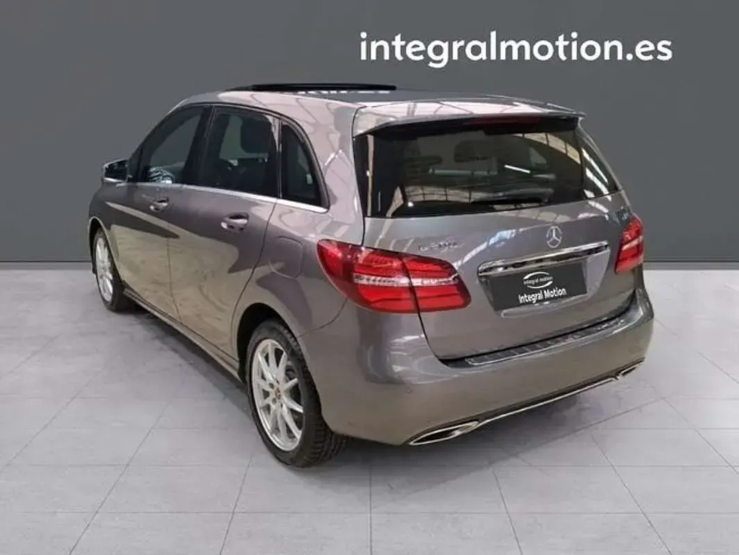 Usado Mercedes B200 156 CV (114 kW) 2017 Gris Utilitario